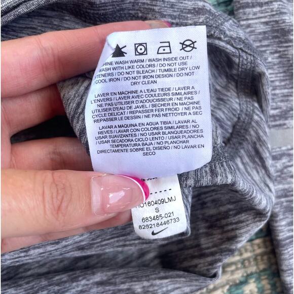 Nike Dri-FIT Black Cropped Workout Top - Women's Size S - Picture 6 of 11